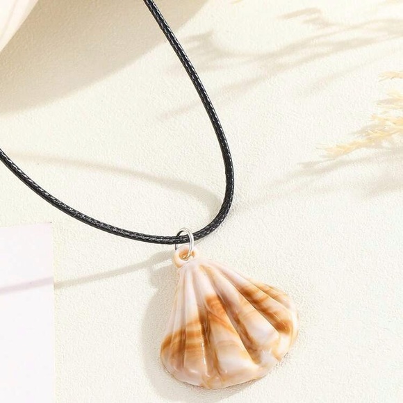 Acrylic Summer Beachy Seashell Conch Shape Pendant Black Leather Rope Necklace - Picture 3 of 7